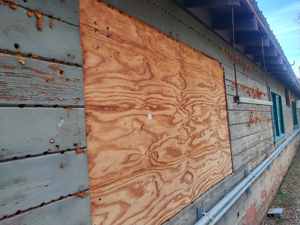 RLM - wall in disrepair